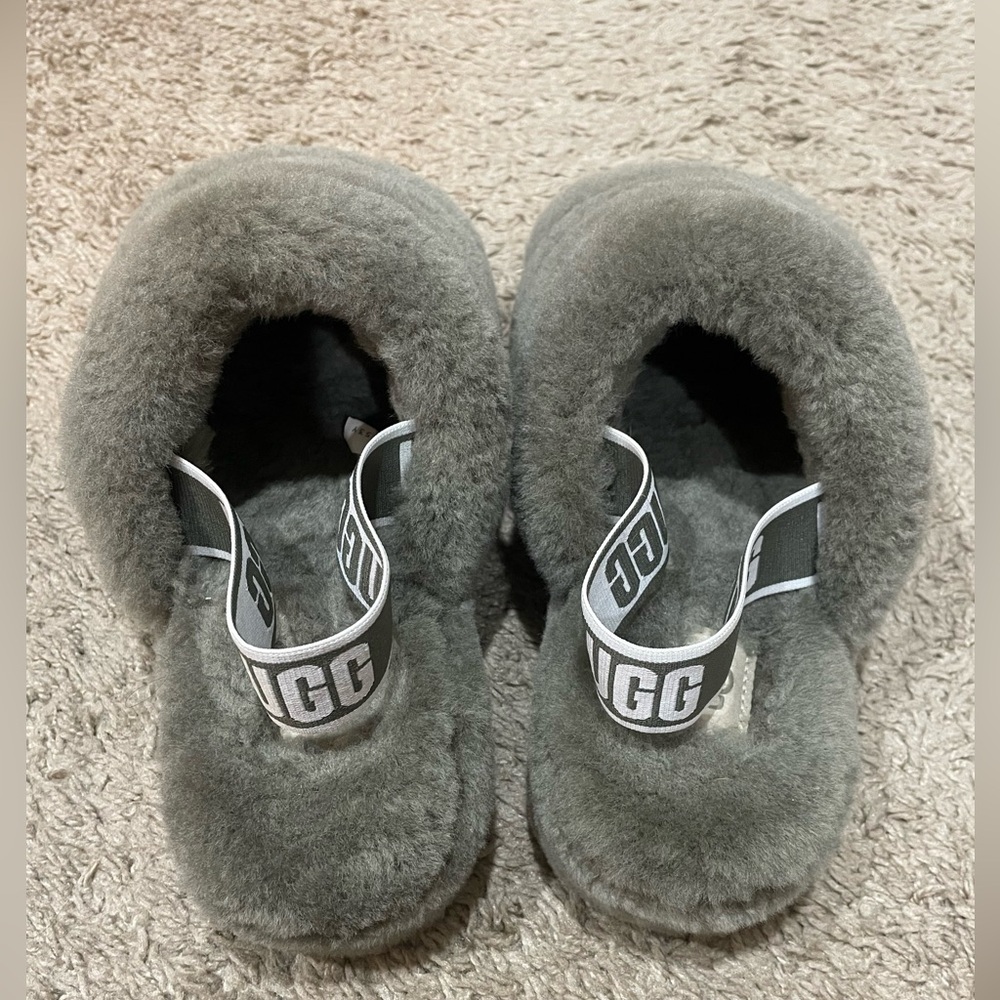 UGG Slippers - Picture 5 of 5